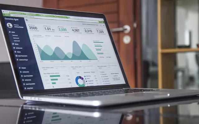 Web traffic analytics dashboard